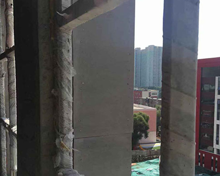 太原和兴建材：水泥压力板施工需要注意哪些呢